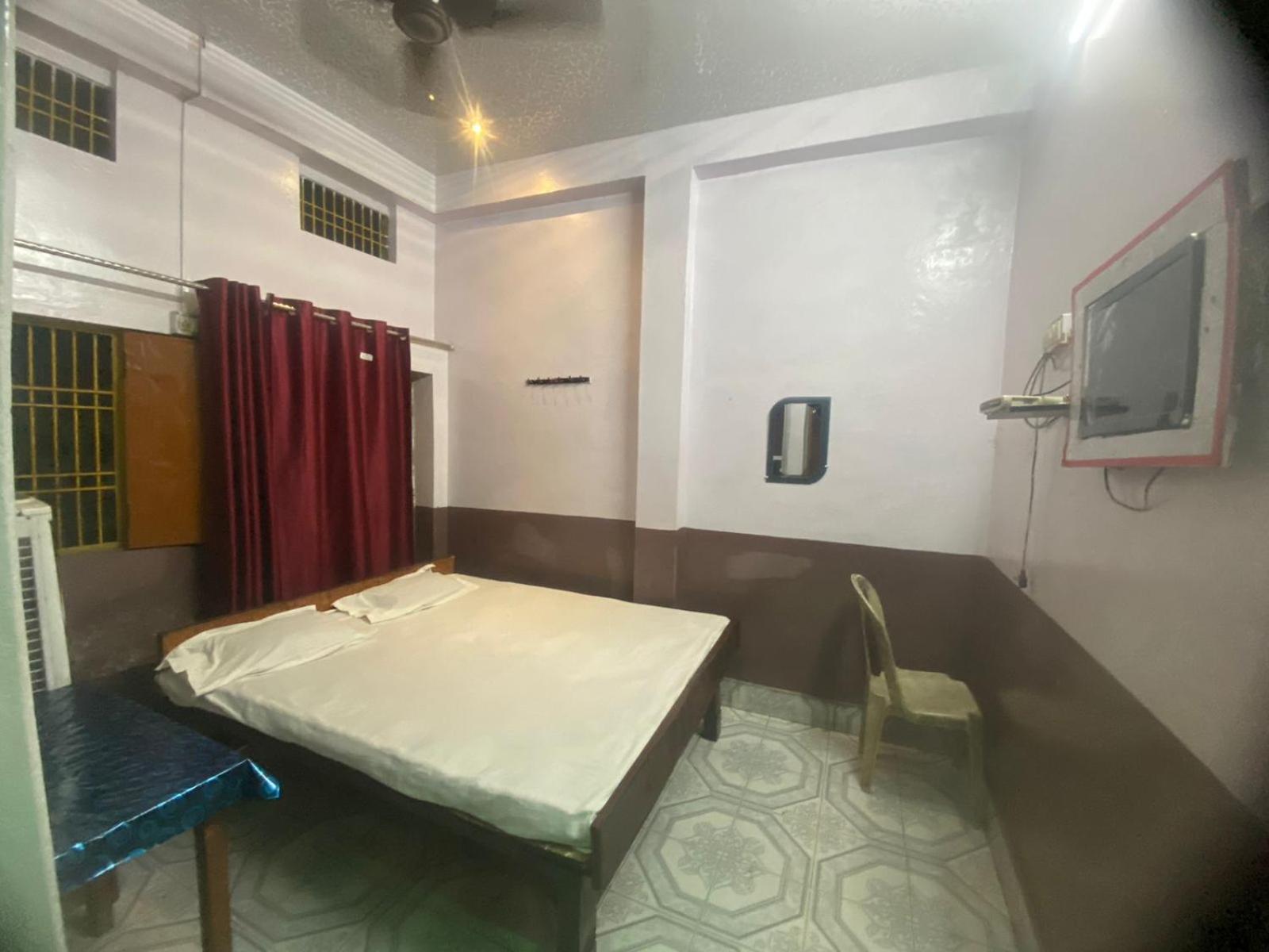 Hotel Yatri Niwas فاراناسي المظهر الخارجي الصورة
