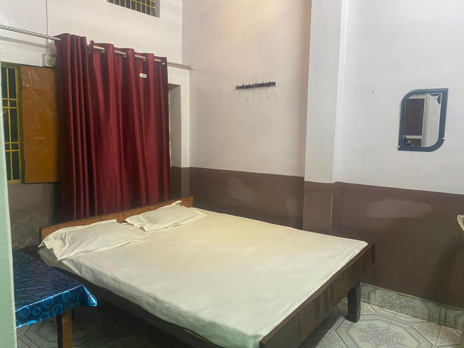 Hotel Yatri Niwas فاراناسي المظهر الخارجي الصورة